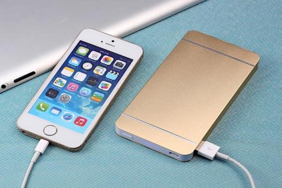 iPhone充電孔接觸不良塞住了？看看是不是iPhone充電孔清潔不當！