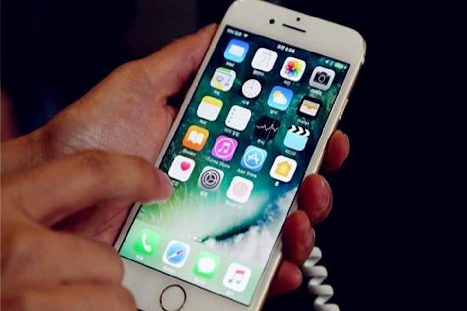 iPhone 8無法開機 ，泡水了要怎麼救回資料？