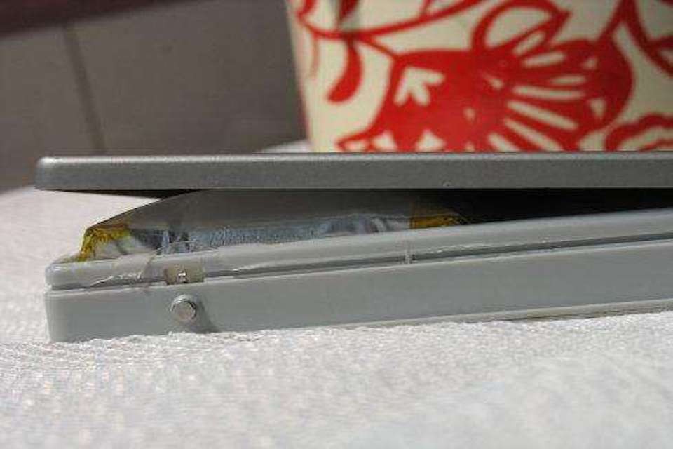Macbook Pro電池膨脹