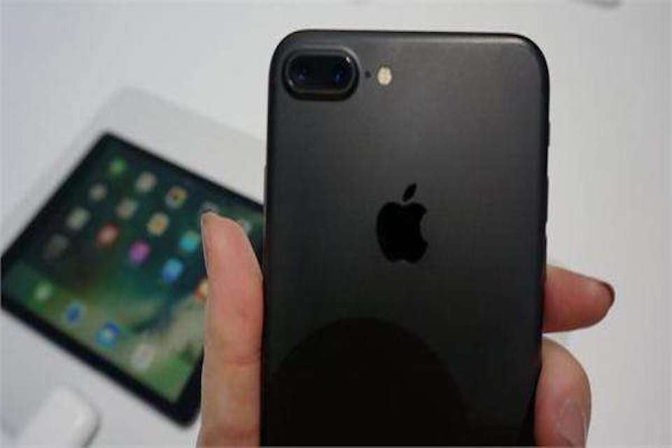 iPhone8相機黑屏是怎麼了！？iPhone8鏡頭維修看這裡！