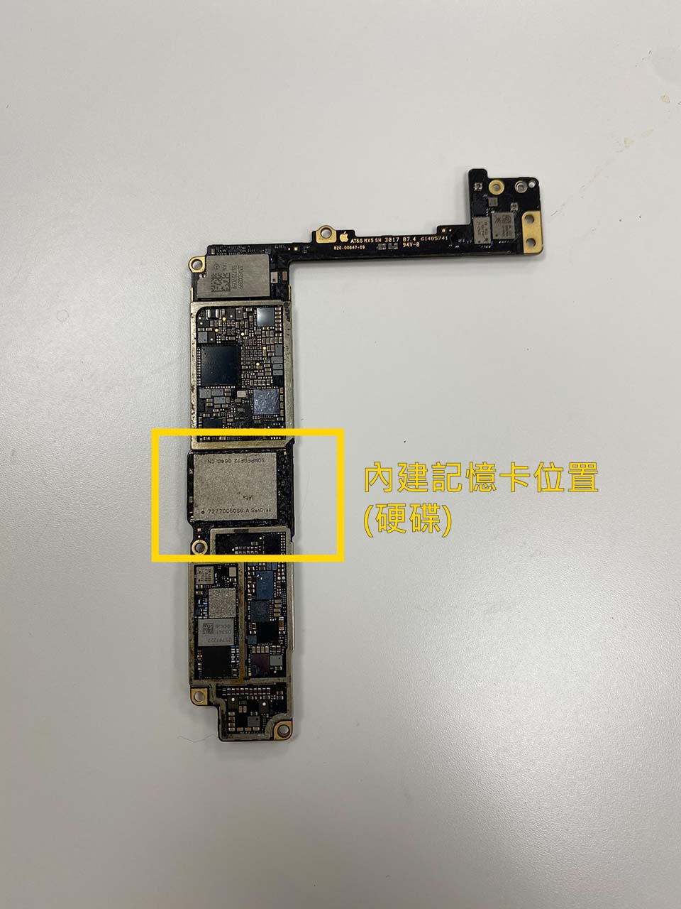 iPhone記憶卡槽在什麼位置？